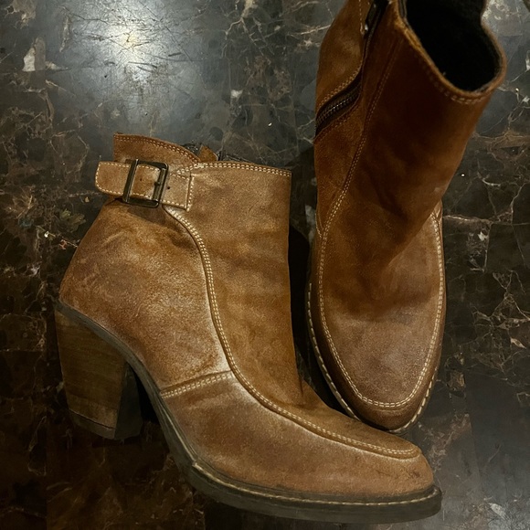 Corkys Girl Distressed Boots - Picture 3 of 8